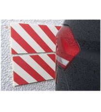 Producto Protector de espuma blanca y roja para pared